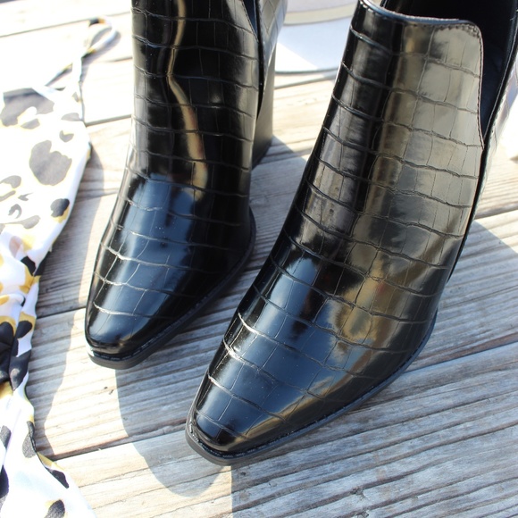 🚨//Coachella Collection// Black Croco Bootie - Picture 6 of 8